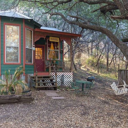 The Victorian Cottage At Creekside Camp & Cabins Marble Falls Extérieur photo