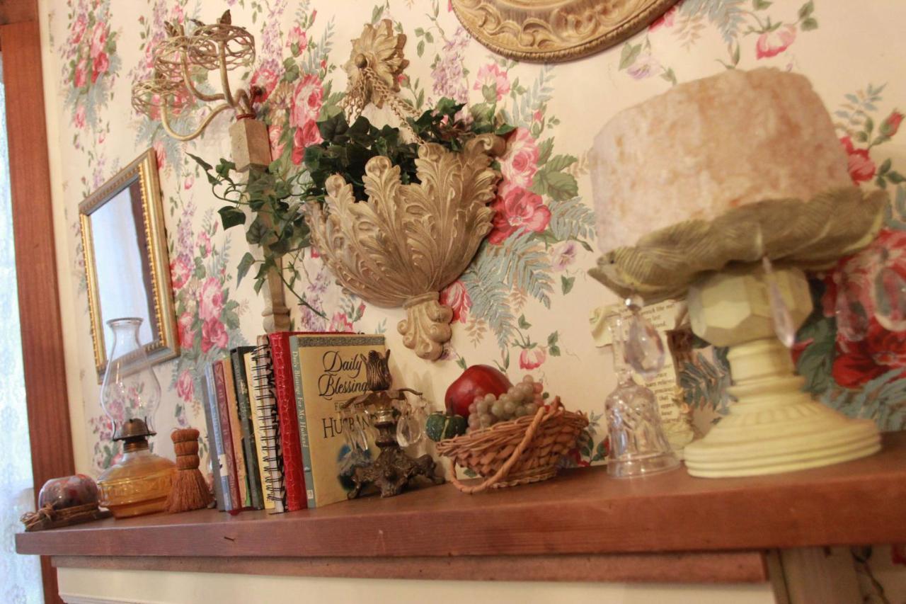 The Victorian Cottage At Creekside Camp & Cabins Marble Falls Extérieur photo