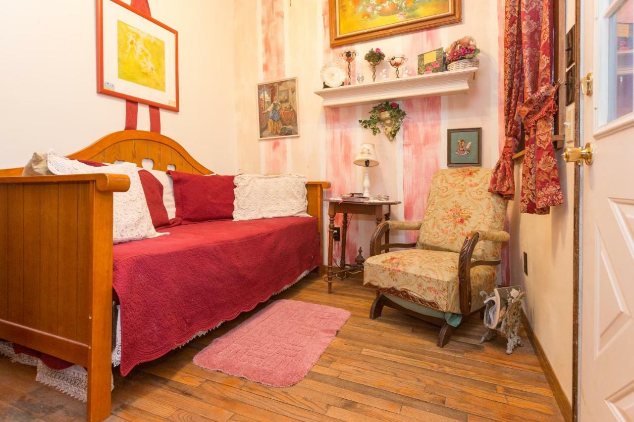 The Victorian Cottage At Creekside Camp & Cabins Marble Falls Extérieur photo