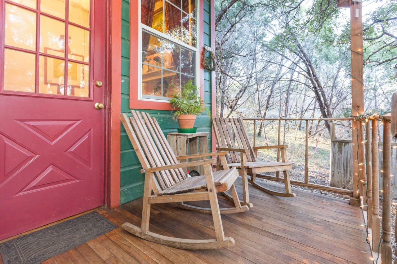 The Victorian Cottage At Creekside Camp & Cabins Marble Falls Extérieur photo