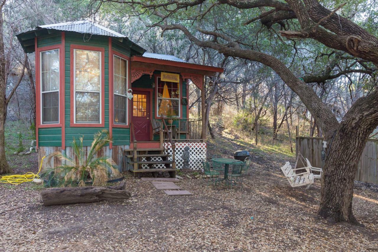 The Victorian Cottage At Creekside Camp & Cabins Marble Falls Extérieur photo